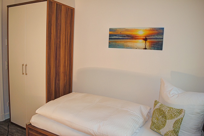 Villa Poseidon, Appartement 20 - 2. Schlafzimmer Einzelbett und Kleiderschrank