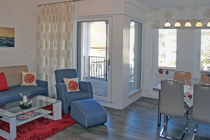 Villa Poseidon, Appartement 20 - Wohnraum mit Balkonzugang