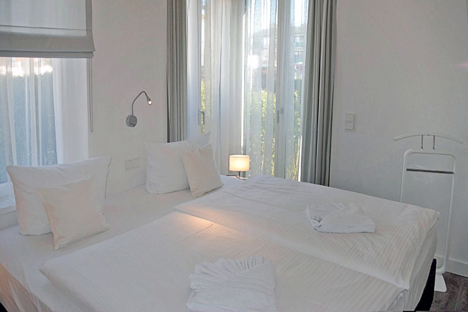 Villa Poseidon, Appartement 5 - 1. Schlafzimmer mit Doppelbett