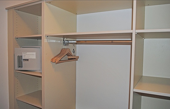 Garderobe mit Tresor im Appartement 'Strandgut' in der Villa ''Gudrun'' Binz