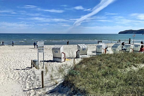 Binzer Ostseestrand vor dem ''Haus Strandburg''