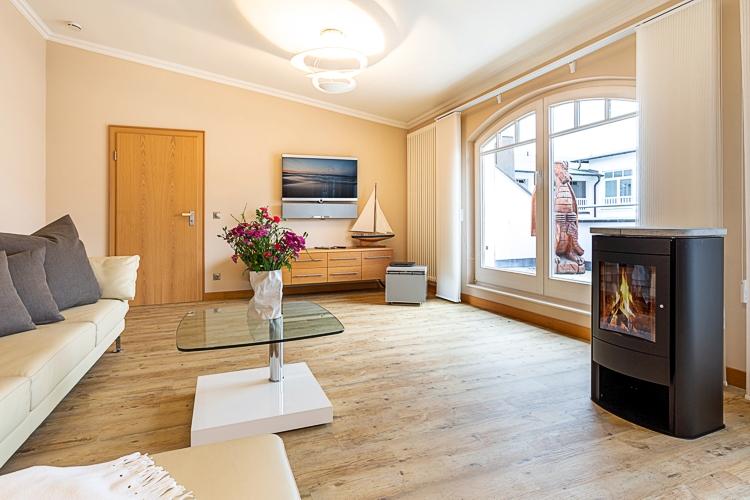 Villa ''Gudrun'' - Komfort Penthouse Appartement '569' direkt an der Binzer Strandpromenade