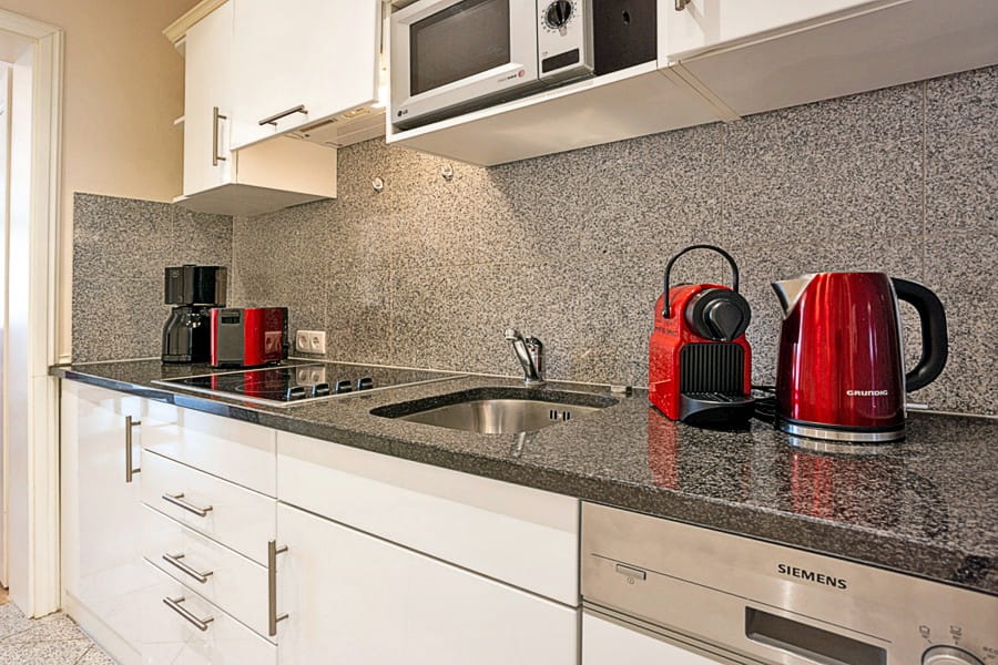 Villa Aegir Appartement 9 - komplett ausgestattete moderne Einbaukche