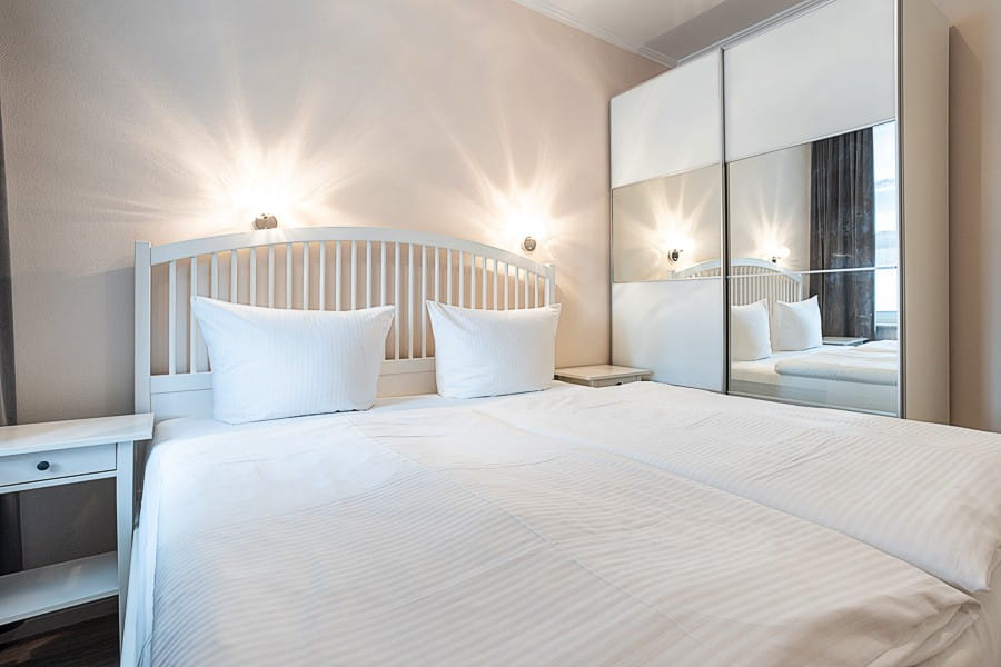 Villa Aegir Appartement 9 - Kleiderschrank im Schlafzimmer