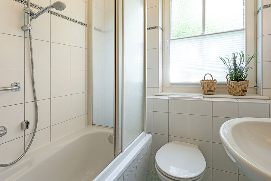 App. Wellenreiter - Bad mit Duschwanne