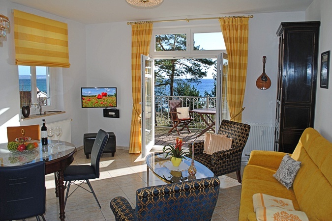 Villa ''Atlantic'' Appartement Baltic Melody - direkt an der Binzer Strandpromenade mit Meerblickbalkon