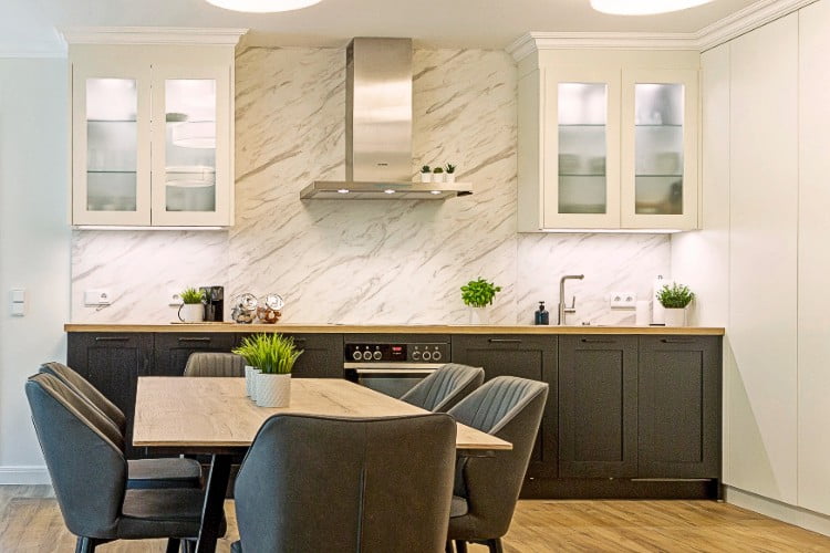 Villa Chloe - Fewo App. 3 - Küchenzeile und Essplatz