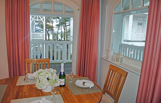 separate Essecke im Appartement 'Strandgut' in der Villa ''Gudrun'' Binz
