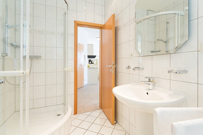 App. 6 - Bad mit Dusche